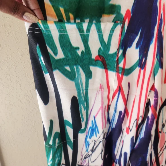 White and green doodle sleeveless jumpsuit. Two pockets in the front. Ne… - Picture 5 of 10